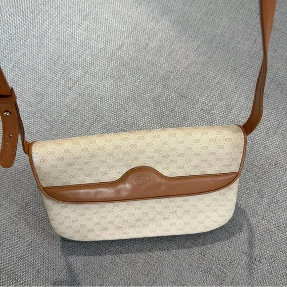 Elegant Cream and Tan Shoulder Bag - Picture 8 of 8